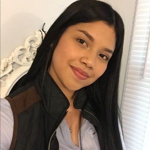 Meet your Posher, Fidelina